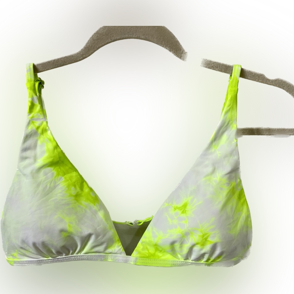 NWT Dippin’ Daisy’s triangle swim top